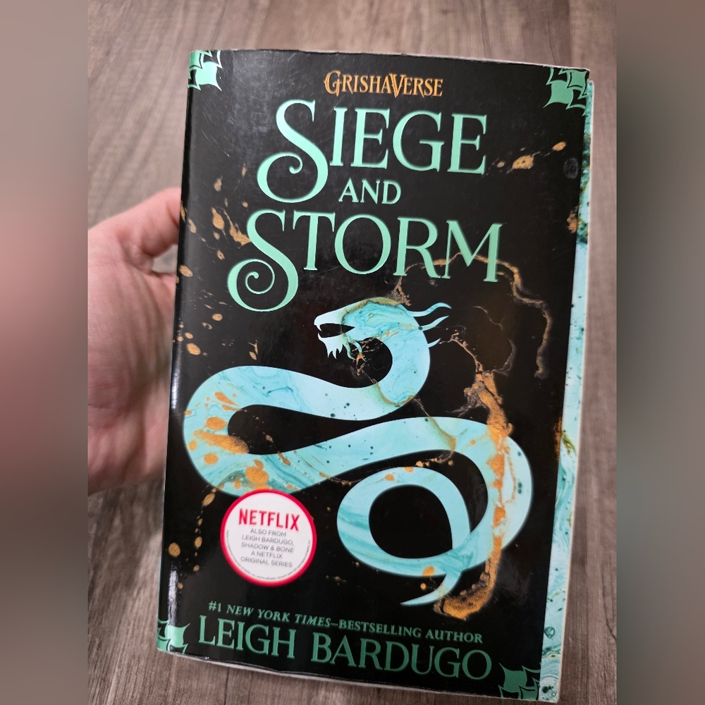 Siege and Storm Book LEIGH BARDUGO GRISHAVERSE BOOK 2 fantasy YA